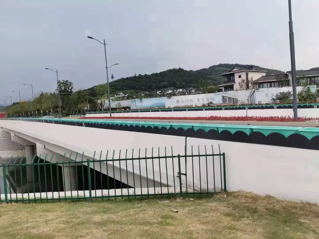 北京大兴国际机场周边及高速公路出入口花箱定制#泉州星灿工艺品有限公司标杆工程案例