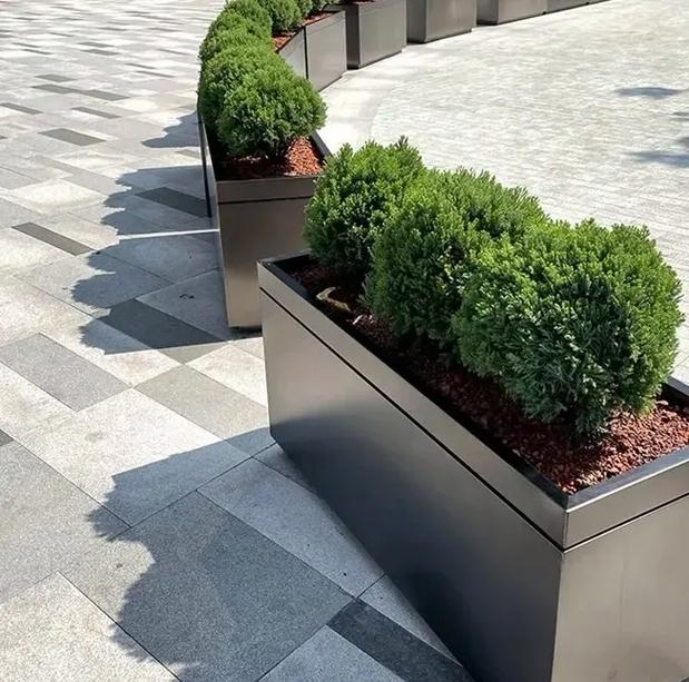 成都天府广场及人民南路景观带花箱定制项目：泉州星灿家具有限公司标杆工程案例