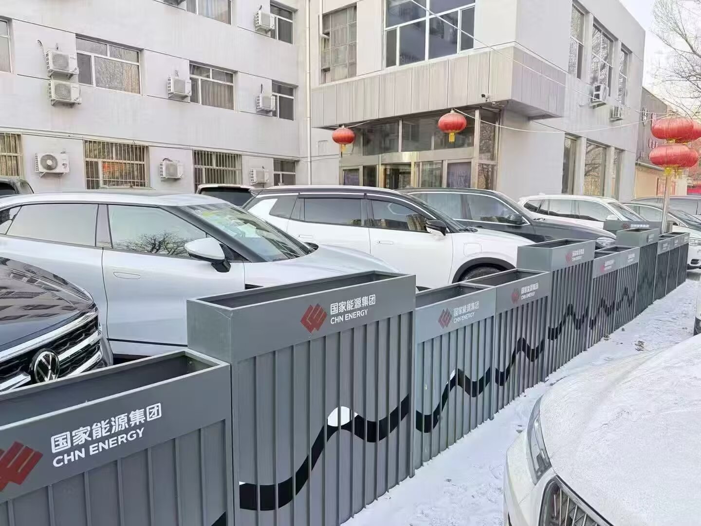 国家能源集团河北秦皇岛分公司停车场隔离花箱定制项目：泉州星灿家具有限公司标杆工程案例